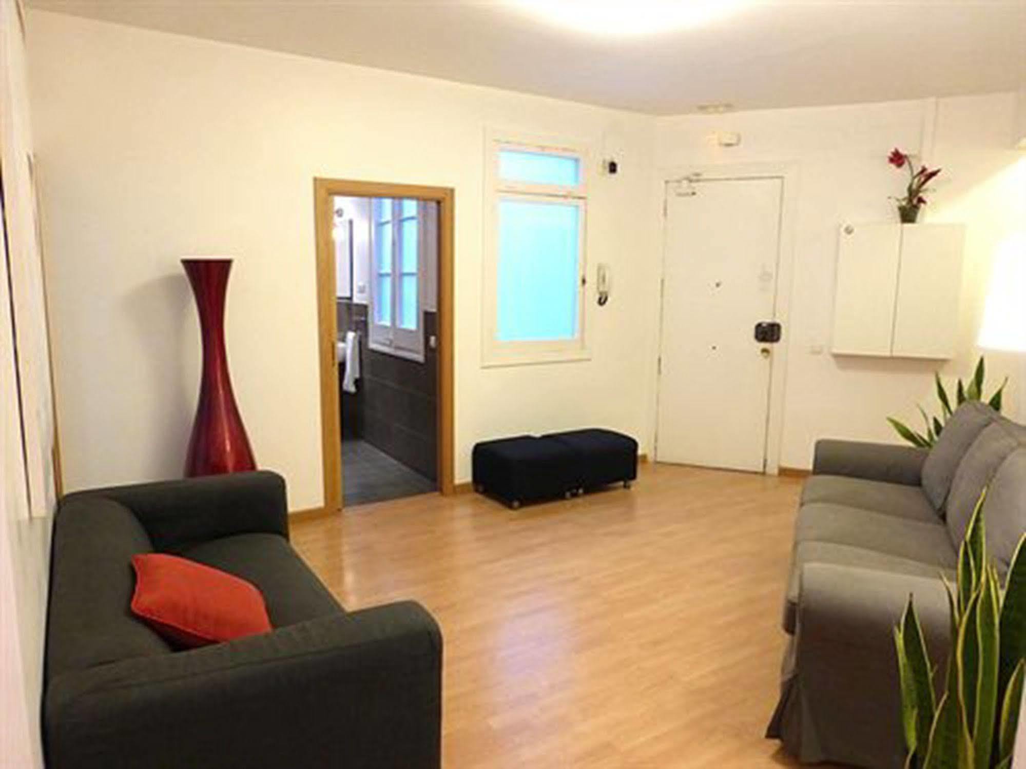 Super Balmes Guest House Barcelona Eksteriør billede